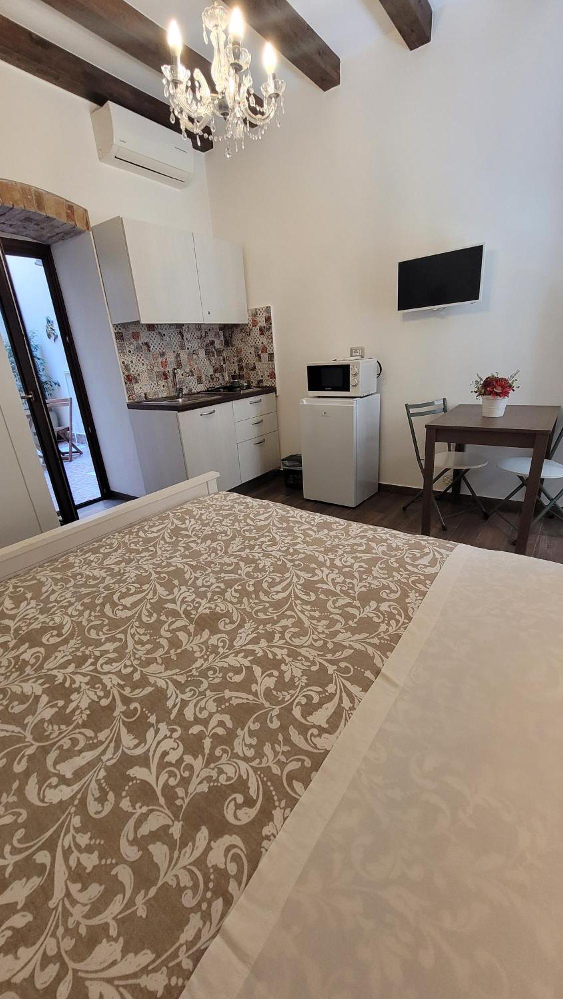 Casa Bidduzza Apartman Szirakúza Szoba fotó